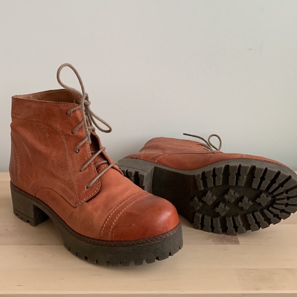 BRUNA | Leather Boots - Picture 4 of 11